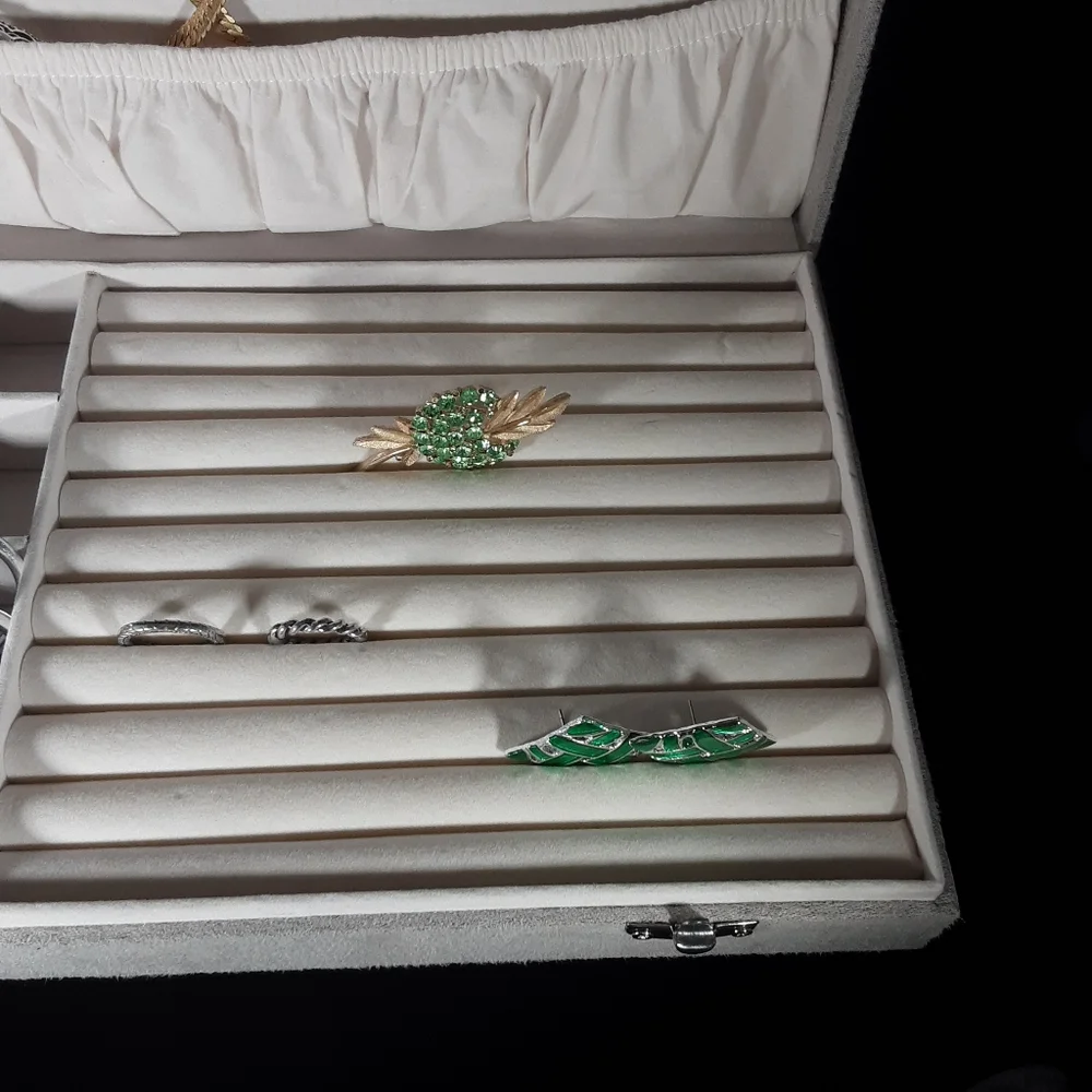GRAY SUEDE JEWELRY BOX NWB - Picture 2 of 8